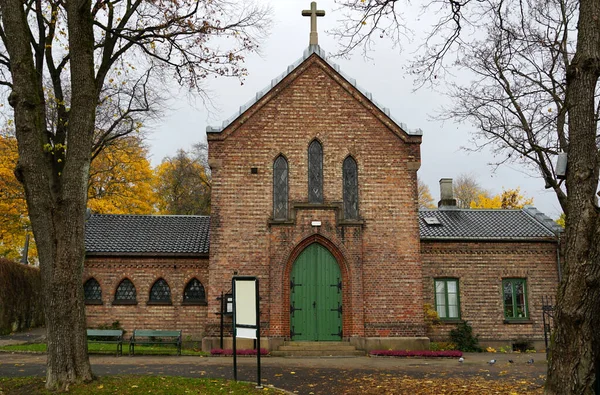 Ancienne Chapelle Avec Croix Sur Toit Dans Parc Calme Automne — Photo