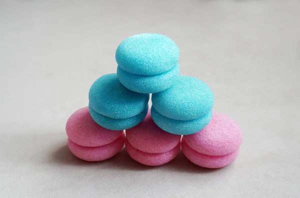 Sechs Blaue Und Rosa Schwamm Lockenwickler Form Eines Macarons Keks — Stockfoto