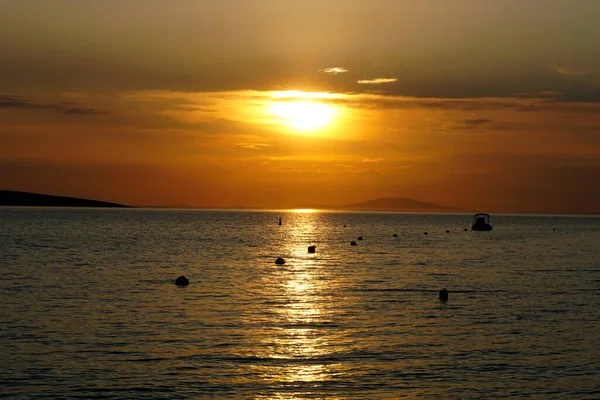 Reflejo Los Rayos Solares Superficie Del Mar Durante Puesta Sol — Foto de Stock