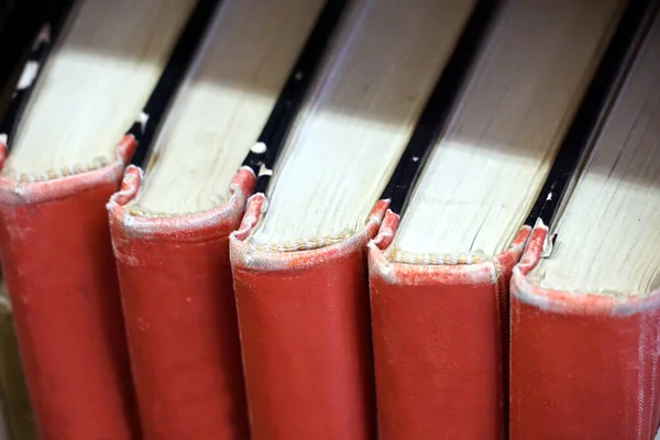 Spine Old Worn Out Red Clothbound Books Bookshelves Library — Fotografia de Stock