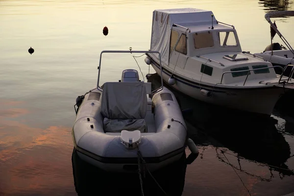 Ship Sports Boats Mooring Harbor Dusky Summer Sunset — Fotografia de Stock