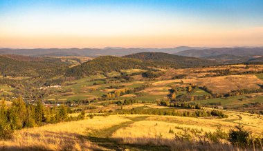Günbatımında Karpatlar 'ın sonbahar manzarası