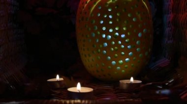 Cadılar Bayramı 'nın ışıltılı balkabağı. Güzel bir ışık ve gölge oyunu.