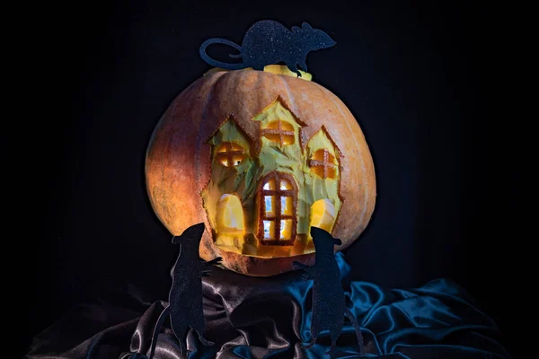 Halloween Vyřezávaný Dýňový Hrad Krysou — Stock fotografie