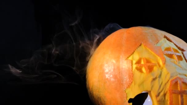 Halloween Tallado Castillo Calabaza Con Rata Movimiento Del Humo — Vídeo de stock