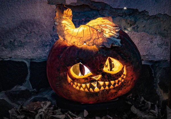 Sorriso Gato Esculpido Uma Abóbora Halloween — Fotografia de Stock