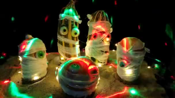Halloween Múmiák Táncolnak Diszkógömb Sugaraiban — Stock videók