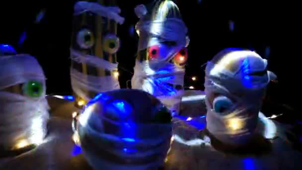 Cadılar Bayramı Mumyaları Disko Topunun Işınlarında Dans Ediyor — Stok video