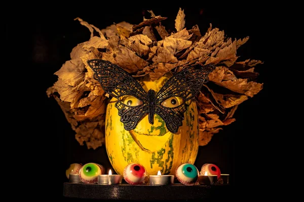 Halloween Kürbis Maske Und Laubkranz — Stockfoto