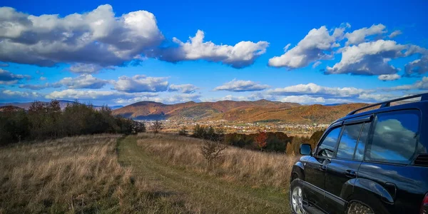 Suv Travels Autumn Carpathians — Stock Photo, Image