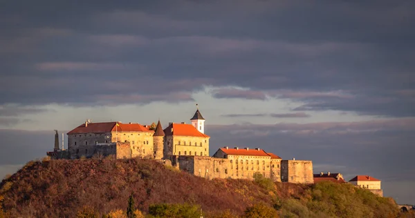 Стародавній Замок Пагорбі Заході Сонця — стокове фото