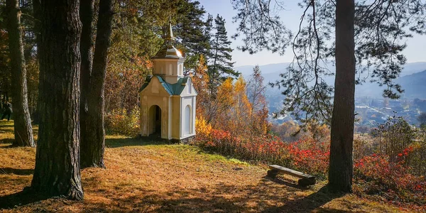 Autumn Landscape Old Chapel Mountain Village — Stock Photo, Image