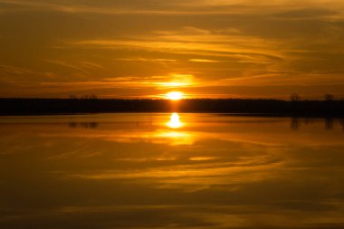Gölde güzel kış günbatımı