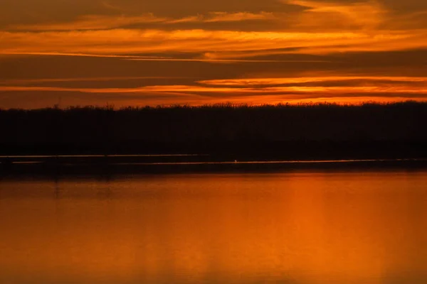 Schöner Wintersonnenuntergang See — Stockfoto