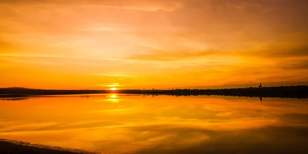 Schöner Wintersonnenuntergang See — Stockfoto