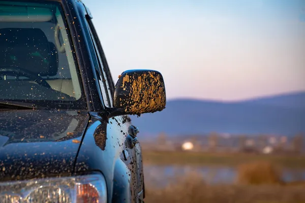 Suv Près Lac Coucher Soleil — Photo