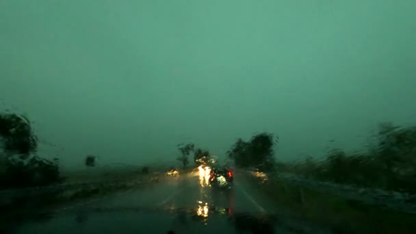 Suv Dirige Uma Estrada Durante Uma Chuva Forte Meio Furacão — Vídeo de Stock