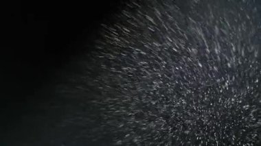 Bir ışık demetinde çok ağır sis