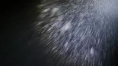 Bir ışık demetinde çok ağır sis