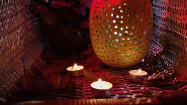 Cadılar Bayramı 'nın ışıltılı balkabağı. Güzel bir ışık ve gölge oyunu.