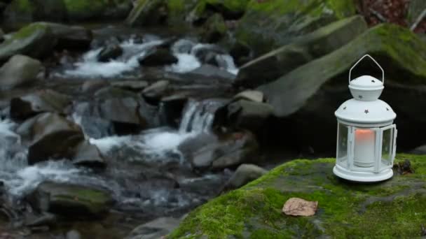Wieczorny Krajobraz Górskiego Potoku Świecznikiem — Wideo stockowe