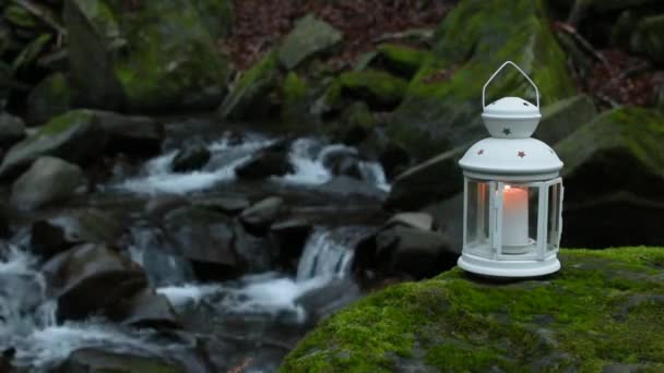 Paesaggio Serale Torrente Montagna Con Lanterna Candeliere — Video Stock