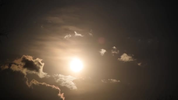 Χρονικό Κενό Του Ηλιοβασιλέματος Στον Θυελλώδη Ουρανό — Αρχείο Βίντεο