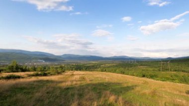 Dağlık kırsalda yaz günbatımının zaman aşımı