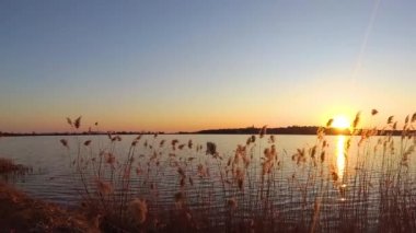 Göldeki güzel altın saatin zamanı.
