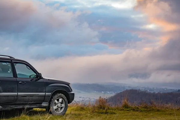 Suv Cestuje Podzim Karpat — Stock fotografie