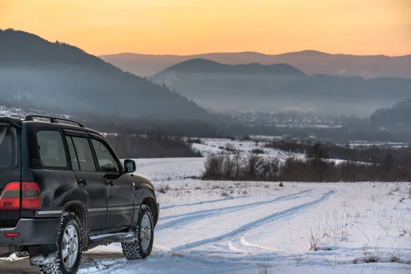 Suv Travels Winter Carpathians — Stock Photo, Image