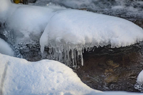 Teksturowany Lód Górskiej Rzece Karpatach — Zdjęcie stockowe