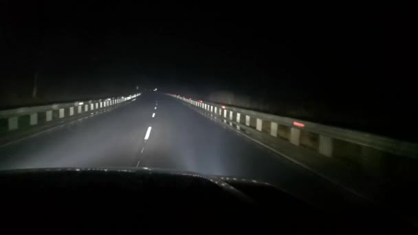 Suv Driving Night Road Heavy Fog – Stock-video