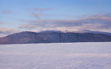 Karpat Dağları 'ndaki kış manzarası