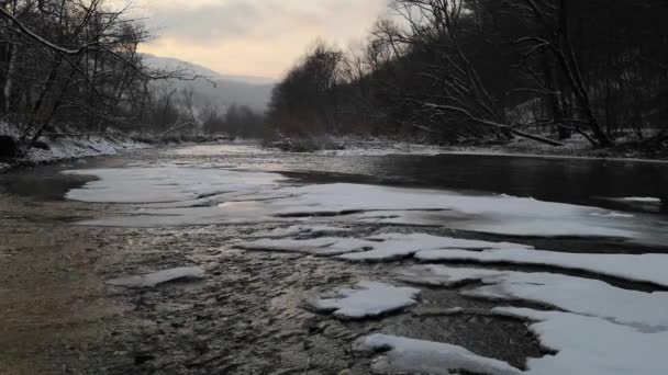 一条山河的冬夜风景 — 图库视频影像