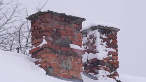 Winterlandschaft Auf Dem Dach Der Stadt Bei Starkem Schneefall — Stockvideo