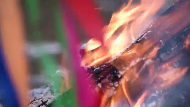Украинский Венок Лентами Ветру Дымом — стоковое видео