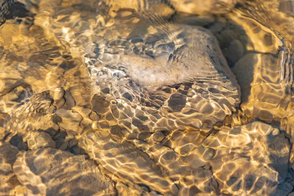 Текстуровані Хвилі Гірської Річки Відблисками Сонця — стокове фото