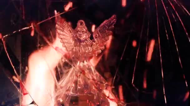 被军事行动打破窗户后的天使 — 图库视频影像