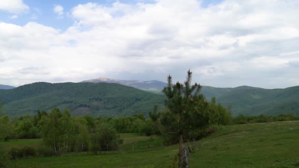 Timelapse Uma Paisagem Primavera Uma Região Montanhosa Rural Dos Cárpatos — Vídeo de Stock