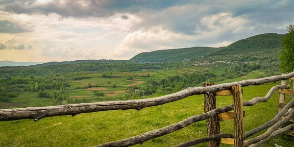 Peisajul Primăvară Munților Rurali Gard Lemn — Fotografie, imagine de stoc