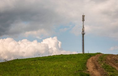Kırsal dağların bahar manzarası