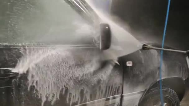 Een Suv Wassen Met Een Handmatige Carwash — Stockvideo