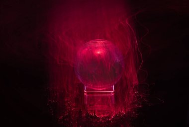 Arkaplan olarak bir kristal küre ışığı ile çizim