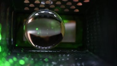 Lazer ışığı ve kristal top oynarken soyut arkaplan