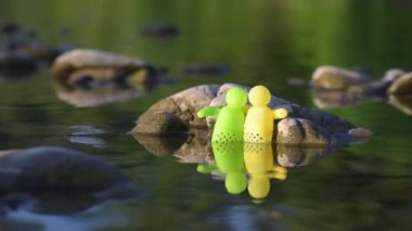 Mojito stilinde dinlenme adı verilen bir dağ nehrinde mecazi kurulum