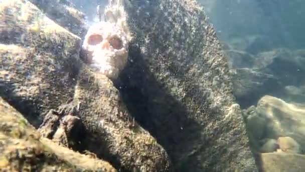 Underwater Landscape Mountain River Artificial Skull — Vídeo de stock
