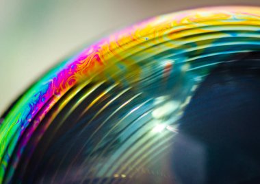 Arkaplan olarak sabun köpüğündeki gökkuşağı dokusu