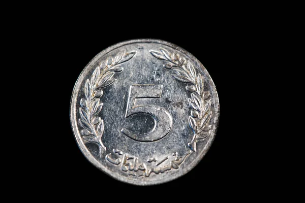 1960年のチュニジアの逆5ミリコイン — ストック写真