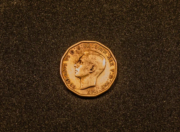 1943年英国3便士硬币的正面 — 图库照片
